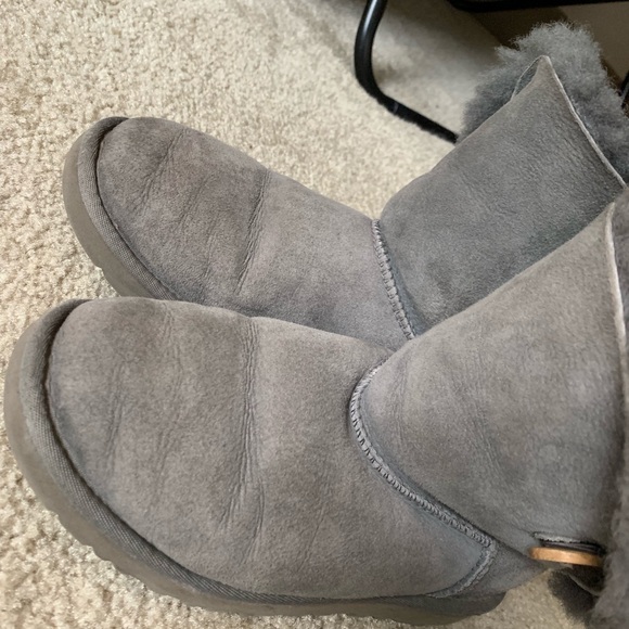 grey uggs - Picture 6 of 7